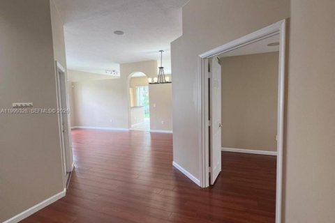 Купить виллу или дом в Мирамар, Флорида 4 спальни, 172.71м2, № 2065252 - фото 12