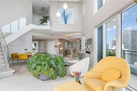 Кондоминиум с 3 спальнями в Майами, Флорида № 2024505
