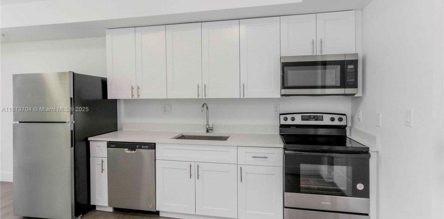 Кондоминиум с 1 спальней в Майами, Флорида № 1958184