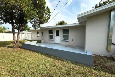 Villa ou maison à vendre à Saint Petersburg, Floride: 4 chambres, 138.89 m2 № 1917909 - photo 19