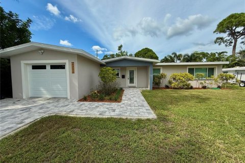Villa ou maison à vendre à Saint Petersburg, Floride: 4 chambres, 138.89 m2 № 1917909 - photo 1