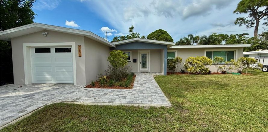 Villa ou maison à Saint Petersburg, Floride 4 chambres, 138.89 m2 № 1917909
