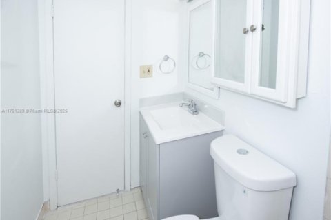 Купить кондоминиум в Майами, Флорида 2 спальни, 83.52м2, № 2015048 - фото 21