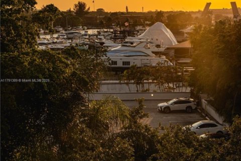 Купить кондоминиум в Майами, Флорида 2 спальни, 83.52м2, № 2015048 - фото 3