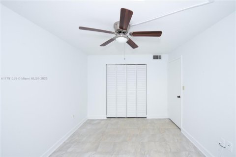 Купить кондоминиум в Майами, Флорида 2 спальни, 83.52м2, № 2015048 - фото 24