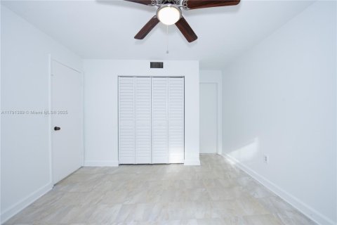 Купить кондоминиум в Майами, Флорида 2 спальни, 83.52м2, № 2015048 - фото 16