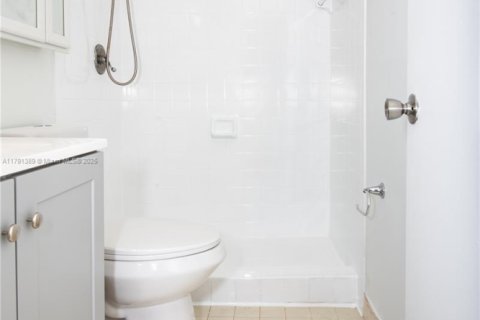 Купить кондоминиум в Майами, Флорида 2 спальни, 83.52м2, № 2015048 - фото 20