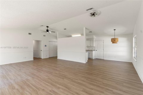 Villa ou maison à vendre à Vero Beach, Floride: 3 chambres, 155.98 m2 № 2041123 - photo 5