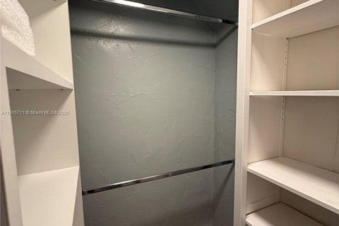 Снять в аренду кондоминиум в Майами-Бич, Флорида 1 спальня, 39.02м2, № 1956393 - фото 16