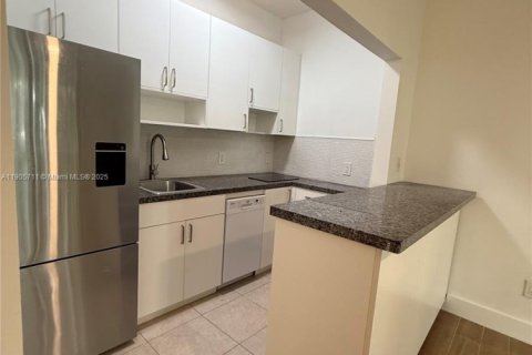 Снять в аренду кондоминиум в Майами-Бич, Флорида 1 спальня, 39.02м2, № 1956393 - фото 9