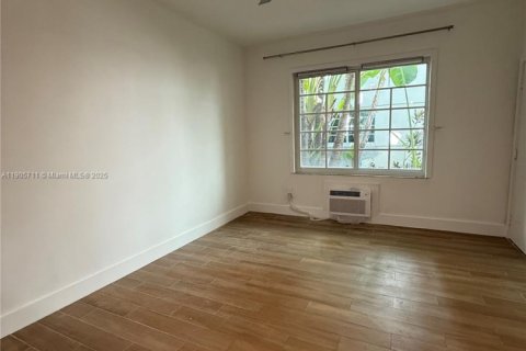 Снять в аренду кондоминиум в Майами-Бич, Флорида 1 спальня, 39.02м2, № 1956393 - фото 4