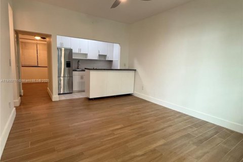 Снять в аренду кондоминиум в Майами-Бич, Флорида 1 спальня, 39.02м2, № 1956393 - фото 8