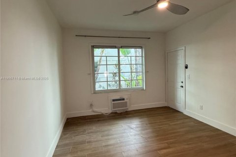 Снять в аренду кондоминиум в Майами-Бич, Флорида 1 спальня, 39.02м2, № 1956393 - фото 3