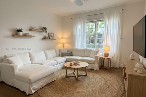 Снять в аренду кондоминиум в Майами-Бич, Флорида 1 спальня, 39.02м2, № 1956393 - фото 2