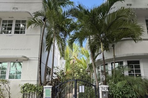 Снять в аренду кондоминиум в Майами-Бич, Флорида 1 спальня, 39.02м2, № 1956393 - фото 1