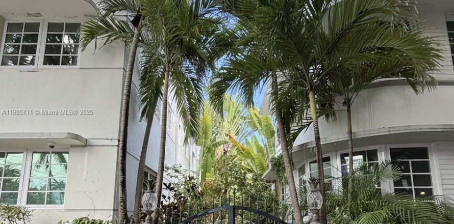 Кондоминиум с 1 спальней в Майами-Бич, Флорида № 1956393