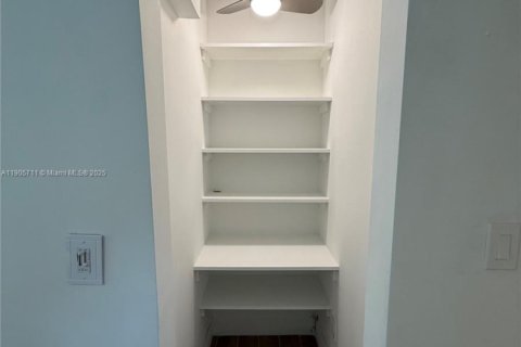 Снять в аренду кондоминиум в Майами-Бич, Флорида 1 спальня, 39.02м2, № 1956393 - фото 6