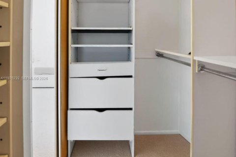 Condo in Hallandale Beach, Florida, 2 bedrooms  № 2044436 - photo 13