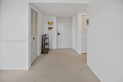 Condo in Hallandale Beach, Florida, 2 bedrooms  № 2044436 - photo 4