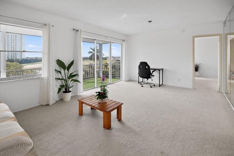 Condo in Hallandale Beach, Florida, 2 bedrooms  № 2044436 - photo 2