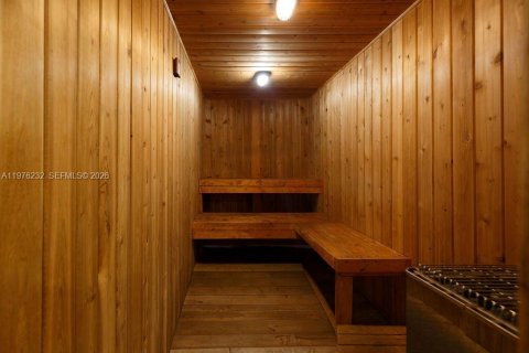 Condo in Hallandale Beach, Florida, 2 bedrooms  № 2044436 - photo 28