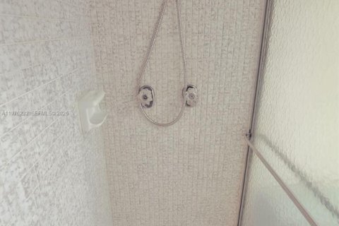 Condo in Hallandale Beach, Florida, 2 bedrooms  № 2044436 - photo 15