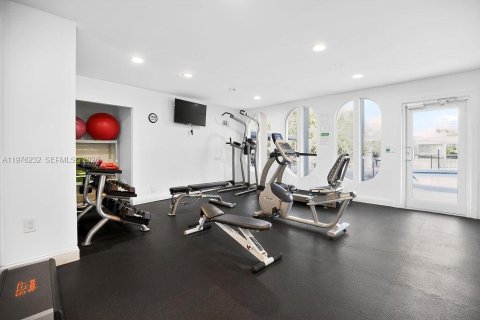 Condo in Hallandale Beach, Florida, 2 bedrooms  № 2044436 - photo 24