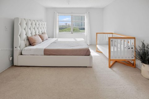 Condo in Hallandale Beach, Florida, 2 bedrooms  № 2044436 - photo 8