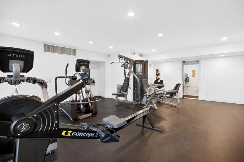 Condo in Hallandale Beach, Florida, 2 bedrooms  № 2044436 - photo 25