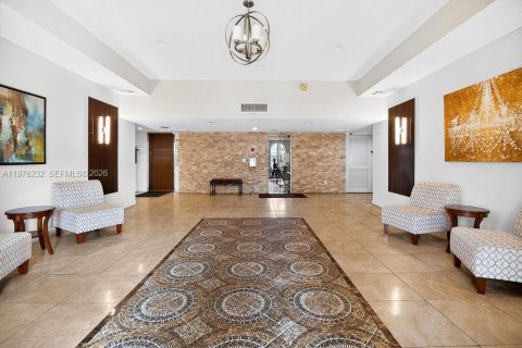 Condo in Hallandale Beach, Florida, 2 bedrooms  № 2044436 - photo 21
