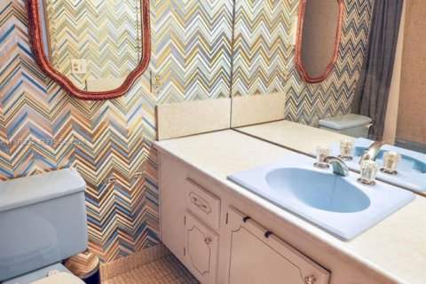 Condo in Hallandale Beach, Florida, 2 bedrooms  № 2044436 - photo 17