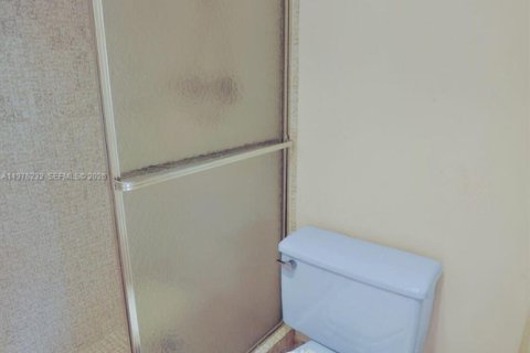 Condo in Hallandale Beach, Florida, 2 bedrooms  № 2044436 - photo 14