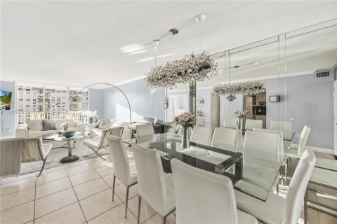 Copropriété à vendre à Aventura, Floride: 2 chambres, 113.34 m2 № 1956629 - photo 8