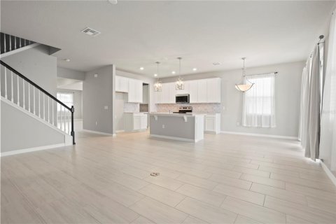 House in Clermont, Florida 5 bedrooms, 325.9 sq.m. № 1598295 - photo 10