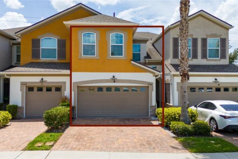 Townhouse in Belle Isle, Florida 3 bedrooms, 154.96 sq.m. № 1778864 - photo 1