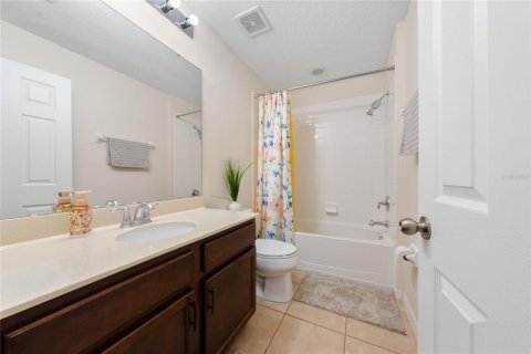 Townhouse in Belle Isle, Florida 3 bedrooms, 154.96 sq.m. № 1778864 - photo 16