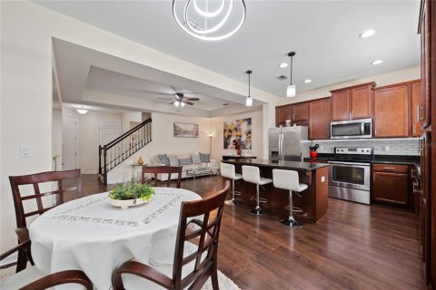 Townhouse in Belle Isle, Florida 3 bedrooms, 154.96 sq.m. № 1778864 - photo 4