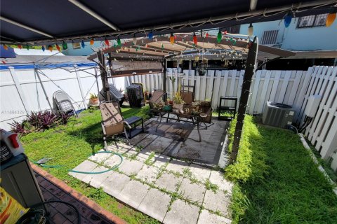 Condo in Hialeah, Florida, 3 bedrooms  № 1891943 - photo 15