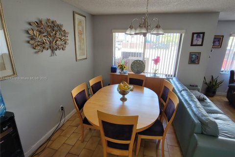 Condo in Hialeah, Florida, 3 bedrooms  № 1891943 - photo 3
