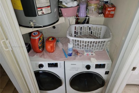 Condo in Hialeah, Florida, 3 bedrooms  № 1891943 - photo 14