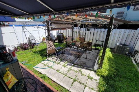 Condo in Hialeah, Florida, 3 bedrooms  № 1891943 - photo 16