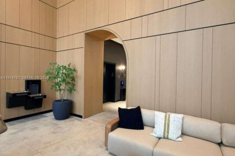 Condo in Miami, Florida, 1 bedroom  № 2040983 - photo 3