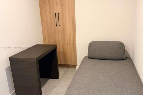 Condo in Miami, Florida, 1 bedroom  № 2040983 - photo 17