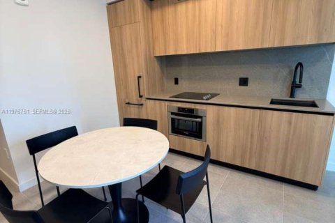 Condo in Miami, Florida, 1 bedroom  № 2040983 - photo 7