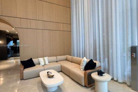 Condo in Miami, Florida, 1 bedroom  № 2040983 - photo 4