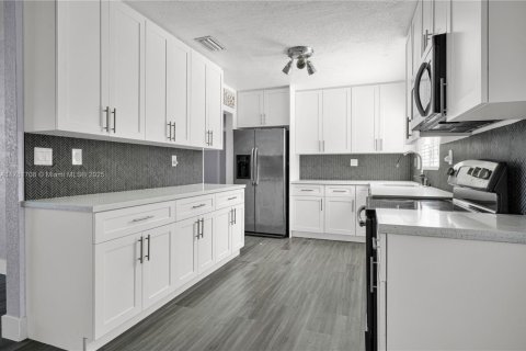 House in Homestead, Florida 3 bedrooms, 153.66 sq.m. № 1627999 - photo 8