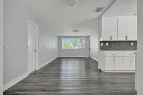 House in Homestead, Florida 3 bedrooms, 153.66 sq.m. № 1627999 - photo 11