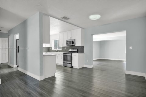 House in Homestead, Florida 3 bedrooms, 153.66 sq.m. № 1627999 - photo 3