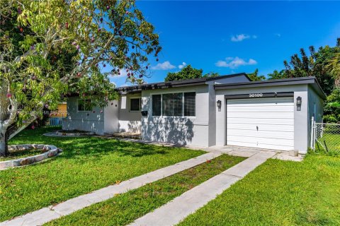 House in Homestead, Florida 3 bedrooms, 153.66 sq.m. № 1627999 - photo 1