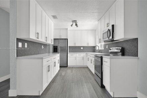 House in Homestead, Florida 3 bedrooms, 153.66 sq.m. № 1627999 - photo 9